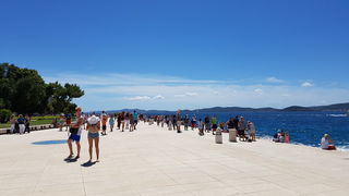 Guštanje u valovima i glazbi Morskih orgulja, a sliku je upotpunio jedrenjak Club Med 2. Foto: Mladen Malik Guštanje u valovima i glazbi Morskih orgulja, a sliku je upotpunio jedrenjak Club Med 2. Foto: Mladen Malik