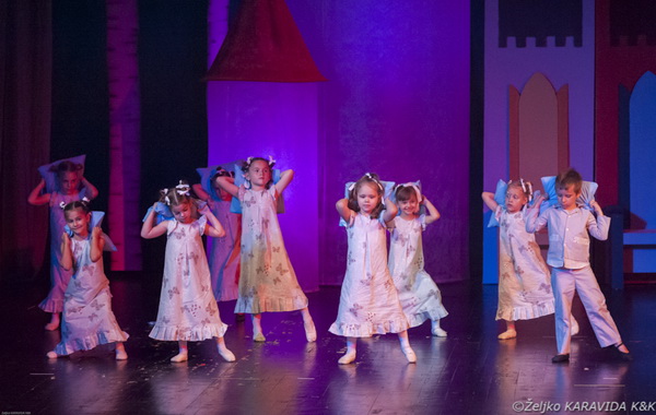 HNK Zadar: Bajka.hr Plesne udruge Gesta, Foto: Željko Karavida HNK Zadar: Bajka.hr Plesne udruge Gesta, Foto: Željko Karavida