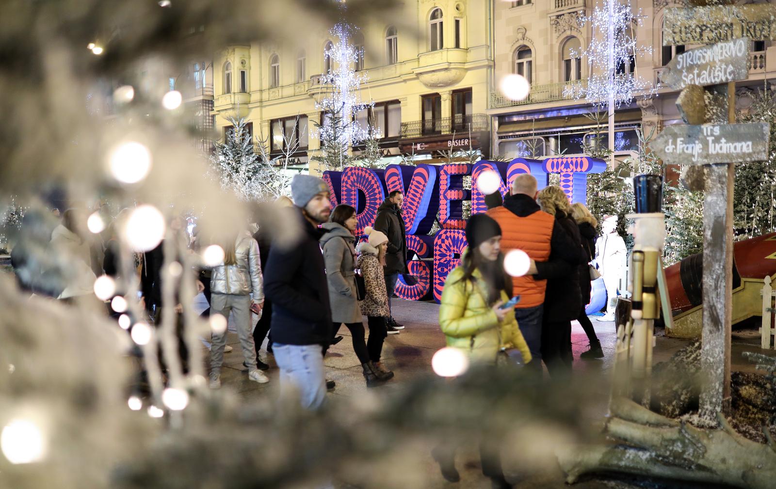 Zagrebački Advent ove godine pun je svjetla i šarenila