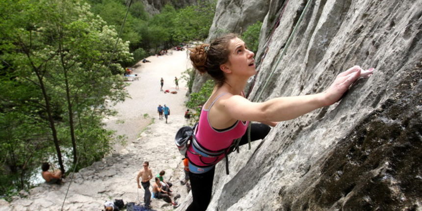 Zadar, 300412.
U Nacionalnom parku Paklenica danas je odrzano natjecanje u sportkom penjanju Big Wall speed climbing. Osim natjecatelja, Paklenicu su posjetili i amateri penjaci. Brojni turisti i domaci takodjer su uzivali u setnjama parkom Paklenica.
Na Zadar, 300412.
U Nacionalnom parku Paklenica danas je odrzano natjecanje u sportkom penjanju Big Wall speed climbing. Osim natjecatelja, Paklenicu su posjetili i amateri penjaci. Brojni turisti i domaci takodjer su uzivali u setnjama parkom Paklenica.
Na
