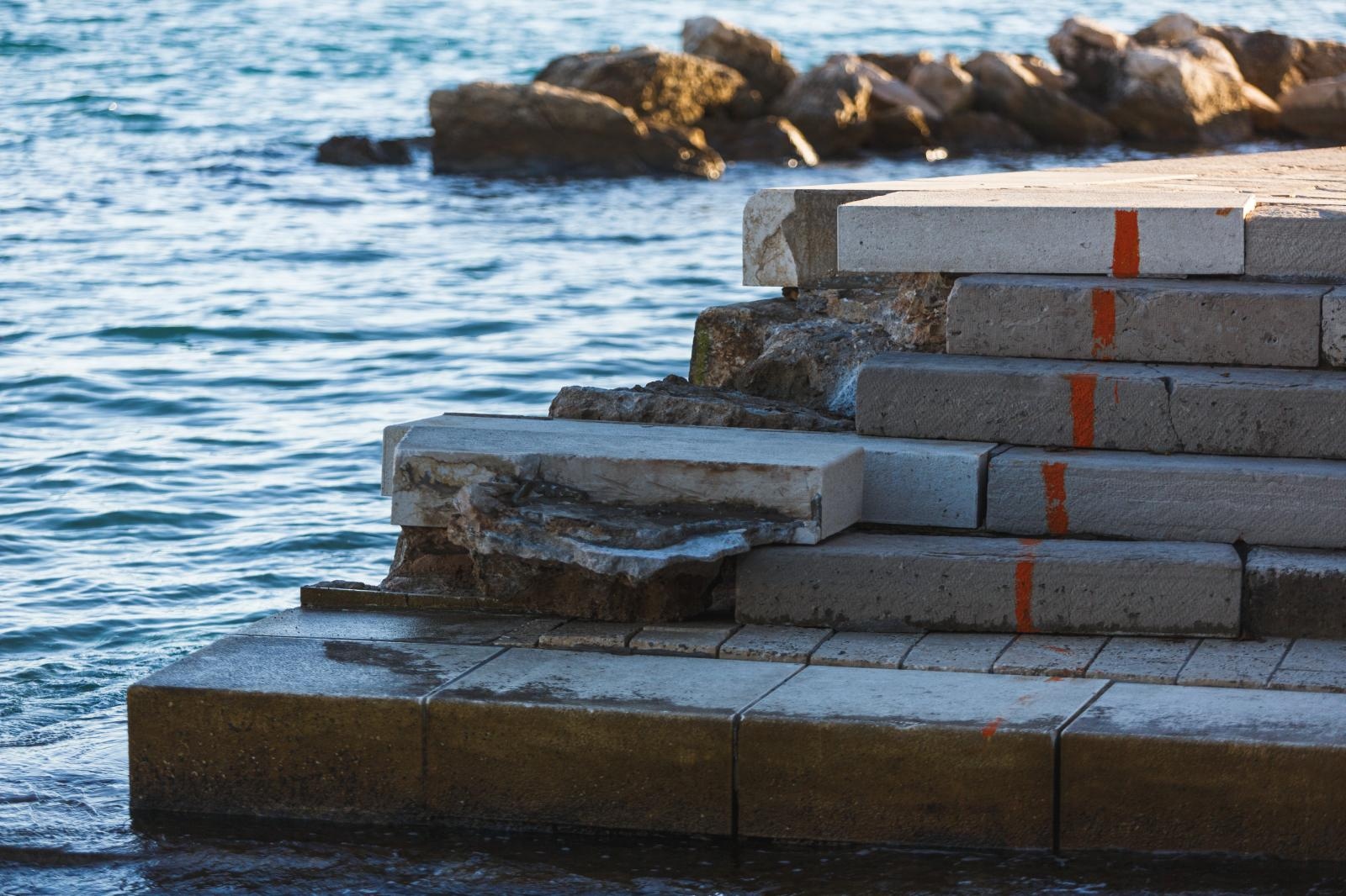 Dio zadarske rive urušio se nakon tijekom subotnjeg nevremena