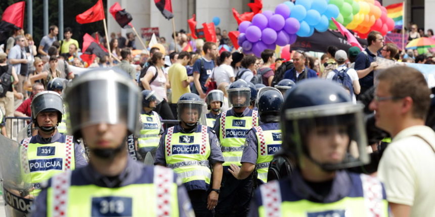 Zagreb, 180611.
Na Trgu zrtava fasizma poceo je “Zagreb Pride 2011”.
Tema ovogodisnje Povorke ponosa Zagreb Pridea je “Nasih prvih deset”, kojom se zeli zatvoriti prvo desetljece borbe za LGBT prava u Hrvatskoj. Povorka sa Trga zrtava fasizma krece prema Zagreb, 180611.
Na Trgu zrtava fasizma poceo je “Zagreb Pride 2011”.
Tema ovogodisnje Povorke ponosa Zagreb Pridea je “Nasih prvih deset”, kojom se zeli zatvoriti prvo desetljece borbe za LGBT prava u Hrvatskoj. Povorka sa Trga zrtava fasizma krece prema