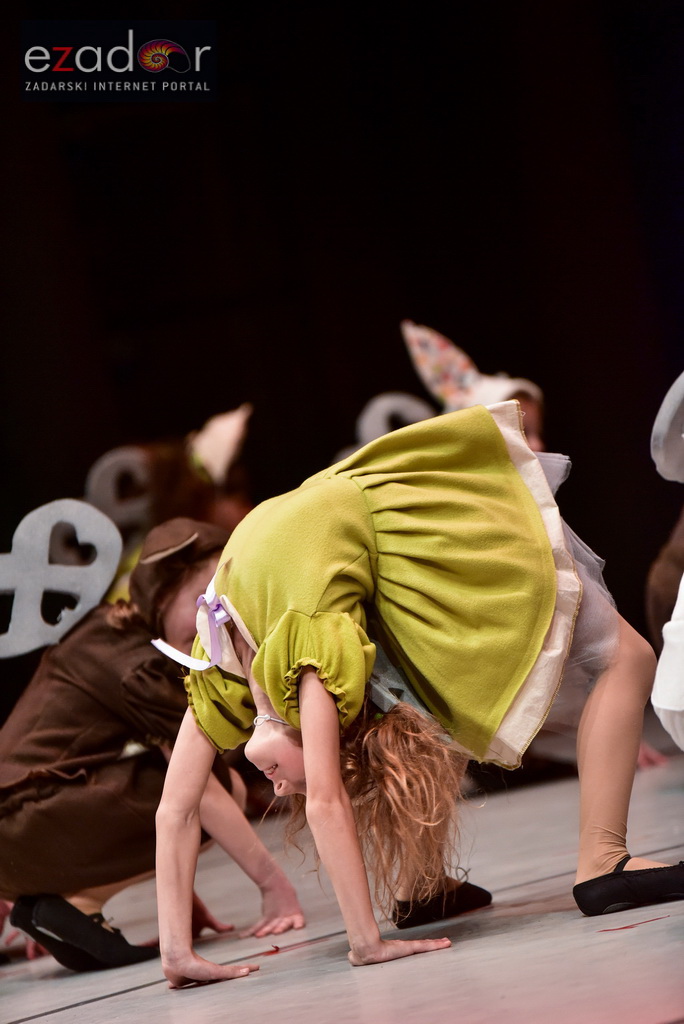 Predstava “Odgojoj” Plesne udruge Gesta u HNK Zadar