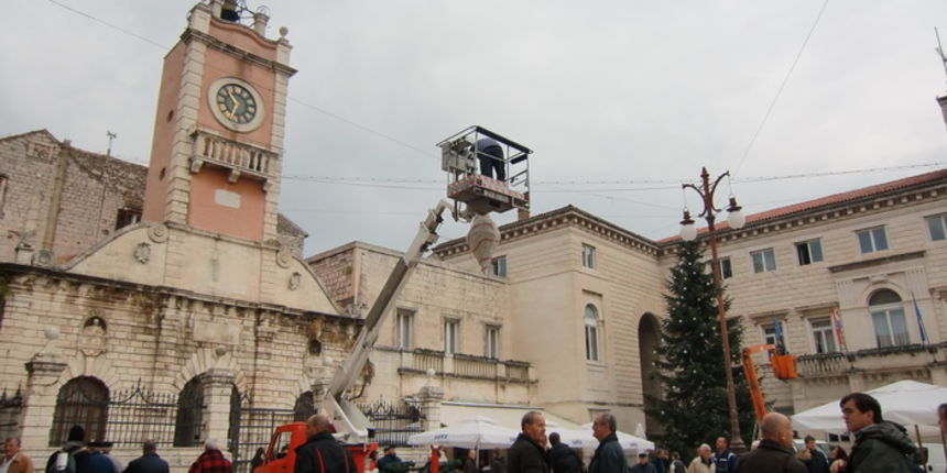 Bozicni ukrasi, ukrasavanje grada