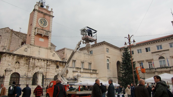 Bozicni ukrasi, ukrasavanje grada