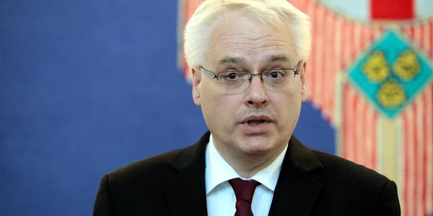 05.05.2014., Zagreb – Predsjednik Ivo Josipovic u pauzi 1. radnog stola na temu ustavnih promjena lokalne, podrucne i regionalne samouprave daje izjavu za medije. Photo: Grgur Zucko/PIXSELL 05.05.2014., Zagreb – Predsjednik Ivo Josipovic u pauzi 1. radnog stola na temu ustavnih promjena lokalne, podrucne i regionalne samouprave daje izjavu za medije. Photo: Grgur Zucko/PIXSELL