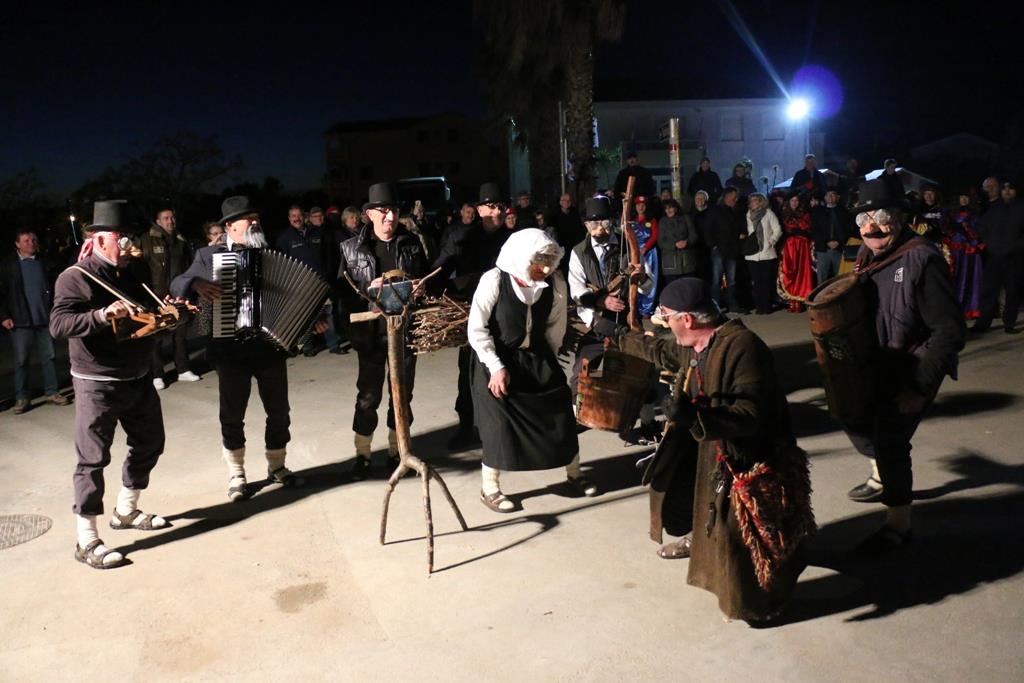 2. Međunarodna karnevalska povorka Virskih maškara