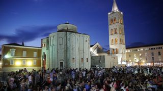 05.07.2013., Zadar – Na Trgu opatice Cike, ispred crkve svete Marije, gostovalo je Hrvatsko glazbeno drustvo sveta Cecilija iz Korcule. Izveli su tradicionalnu moresku, romanticni ples s macevima. Photo: Filip Brala/PIXSELL