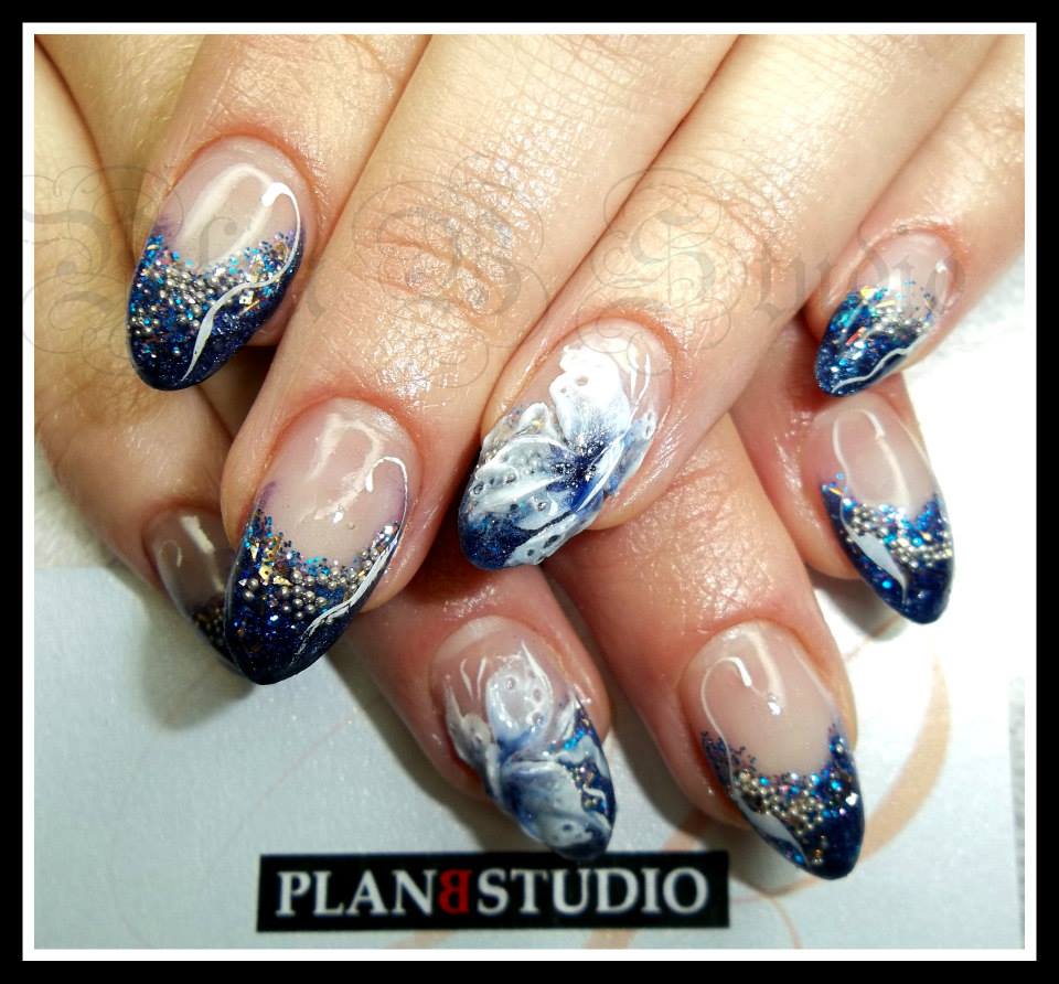 Zrinka Vuksan u konkurenciji natjecanja “Miss Nails” Zrinka Vuksan u konkurenciji natjecanja “Miss Nails”