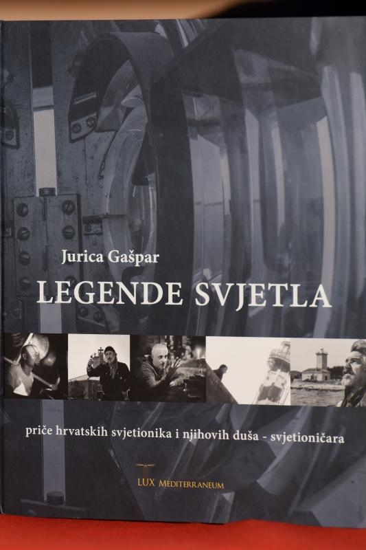 U Gradskoj loži predstavljena monografija “Legende svjetla” Jurice Gašpara U Gradskoj loži predstavljena monografija “Legende svjetla” Jurice Gašpara