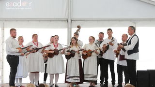 Bibinjci gradišćanskim Hrvatima darovali 1.82 metara visok kip sv. Roka Bibinjci gradišćanskim Hrvatima darovali 1.82 metara visok kip sv. Roka