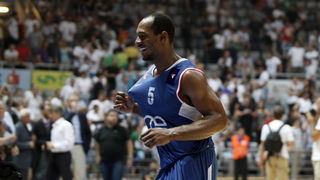 Zadar, 080610. Dvorana Kresimir Cosic. Cetvrta finalna kosarkaska utkmica izmedju Zadra i Cibone. Na fotografiji: igrac Cibone Jamont Gordon. Foto: Jure Miskovic / CROPIX Zadar, 080610. Dvorana Kresimir Cosic. Cetvrta finalna kosarkaska utkmica izmedju Zadra i Cibone. Na fotografiji: igrac Cibone Jamont Gordon. Foto: Jure Miskovic / CROPIX