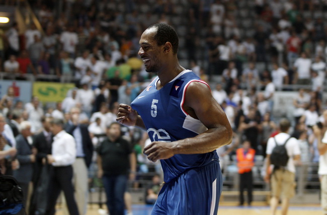 Zadar, 080610. Dvorana Kresimir Cosic. Cetvrta finalna kosarkaska utkmica izmedju Zadra i Cibone. Na fotografiji: igrac Cibone Jamont Gordon. Foto: Jure Miskovic / CROPIX Zadar, 080610. Dvorana Kresimir Cosic. Cetvrta finalna kosarkaska utkmica izmedju Zadra i Cibone. Na fotografiji: igrac Cibone Jamont Gordon. Foto: Jure Miskovic / CROPIX