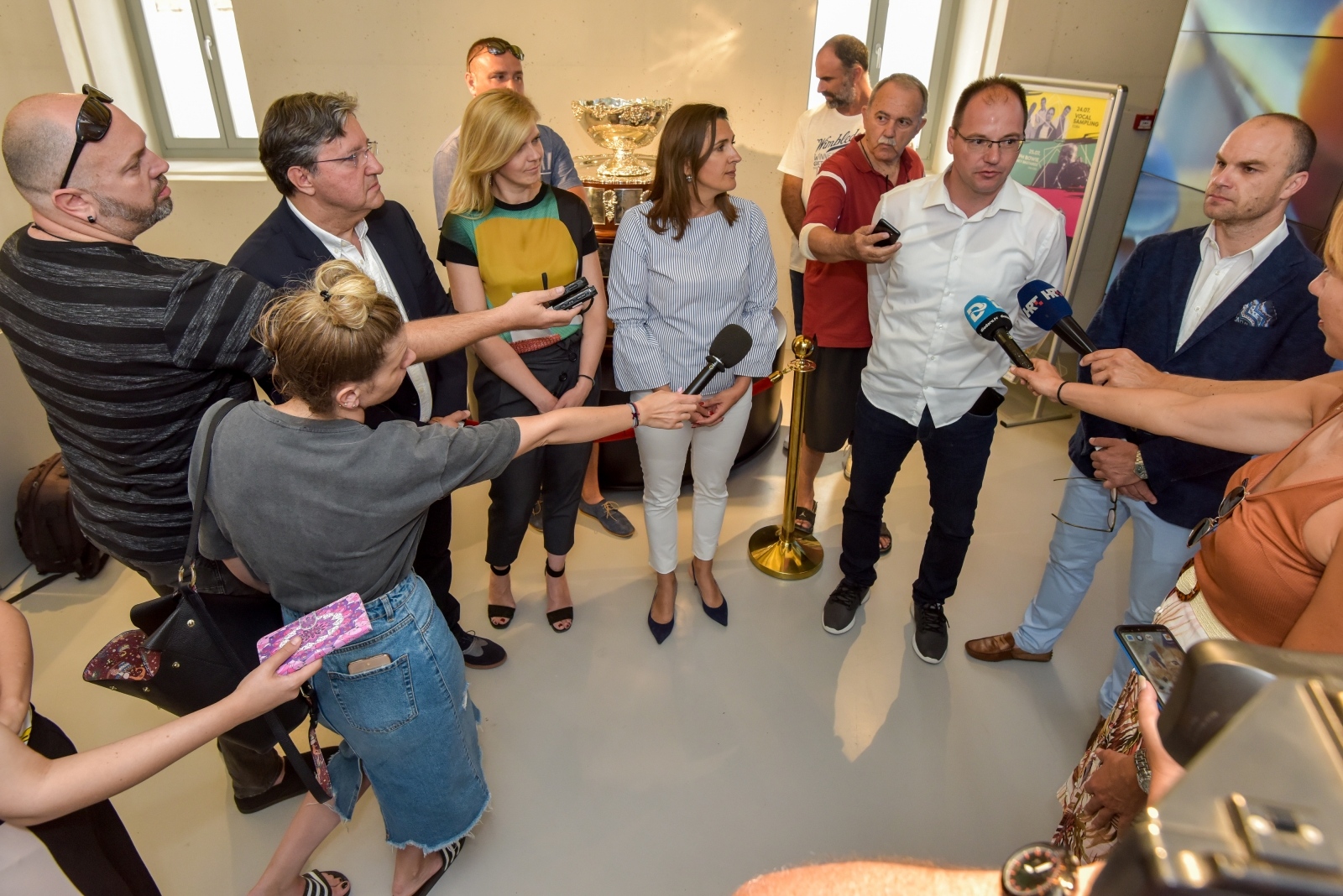 U Turističko informativnom centru predstavljen trofej Davis Cupa U Turističko informativnom centru predstavljen trofej Davis Cupa