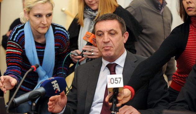 Zadar, 210111.
Drzavni tajnik za ribarstvo Tonci Bozanic i drzavni tajnik za europske integracije Andrej Plenkovic su se u Domu Zadarske zupanije danas susreli s predstavnicima ribarskih udruga koje za sutra najavljuju miran prosvjed ribara. 
Na fotografi