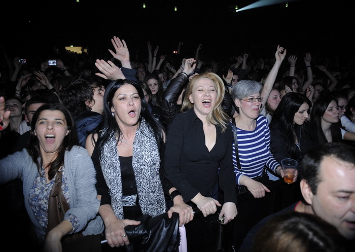 Split, 180311.
Spaladium Arena.
Koncert Bajaga u splitskoj Spaladium Areni ispunio je ocekivanja i dvorana je bila gotovo puna.
Foto: Paun Paunovic / CROPIX Split, 180311.
Spaladium Arena.
Koncert Bajaga u splitskoj Spaladium Areni ispunio je ocekivanja i dvorana je bila gotovo puna.
Foto: Paun Paunovic / CROPIX