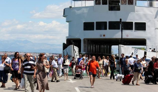 Trajekt pristaje u luku u mjestu Preko na otoku Ugljanu. Photo: Zeljko Mrsic/PIXSELL