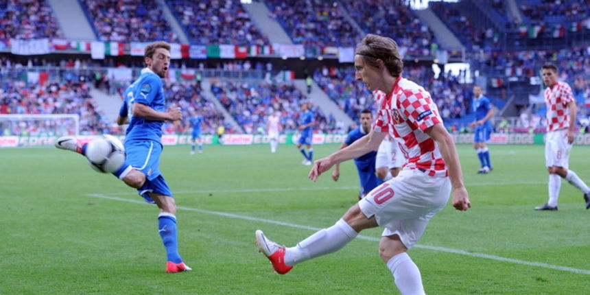 Poznan, 140612.
EURO 2012.
Gradski stadion u Poznanu.
Utakmica drugog kola skupine C, Europskog nogometnog prvenstva u Poljskoj i Ukrajini, izmedju Italije i Hrvatske.
Na fotografiji: Luka Modric.
Foto: Drago Sopta / CROPIX Poznan, 140612.
EURO 2012.
Gradski stadion u Poznanu.
Utakmica drugog kola skupine C, Europskog nogometnog prvenstva u Poljskoj i Ukrajini, izmedju Italije i Hrvatske.
Na fotografiji: Luka Modric.
Foto: Drago Sopta / CROPIX