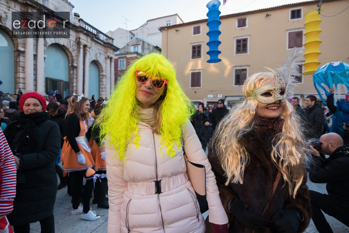 Zadarski karneval 2018: Povorka maškaranih skupina od Gradskih vrata preko Foruma do Narodnog trga Zadarski karneval 2018: Povorka maškaranih skupina od Gradskih vrata preko Foruma do Narodnog trga