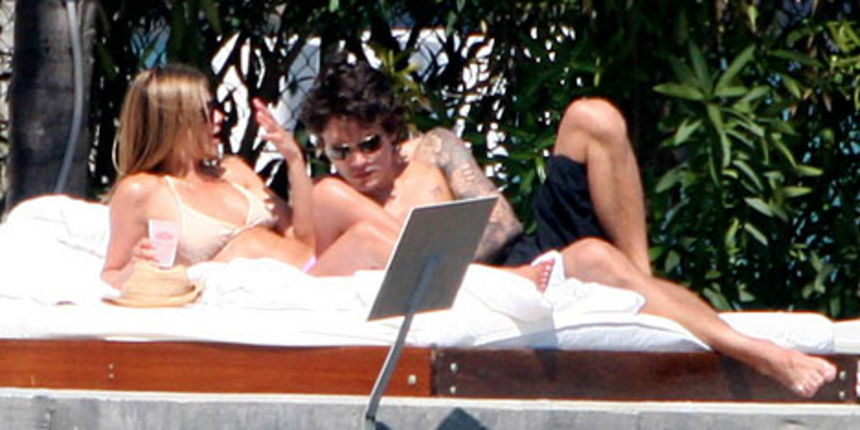 Aniston i Mayer (Foto: img.dailymail.co.uk) Aniston i Mayer (Foto: img.dailymail.co.uk)