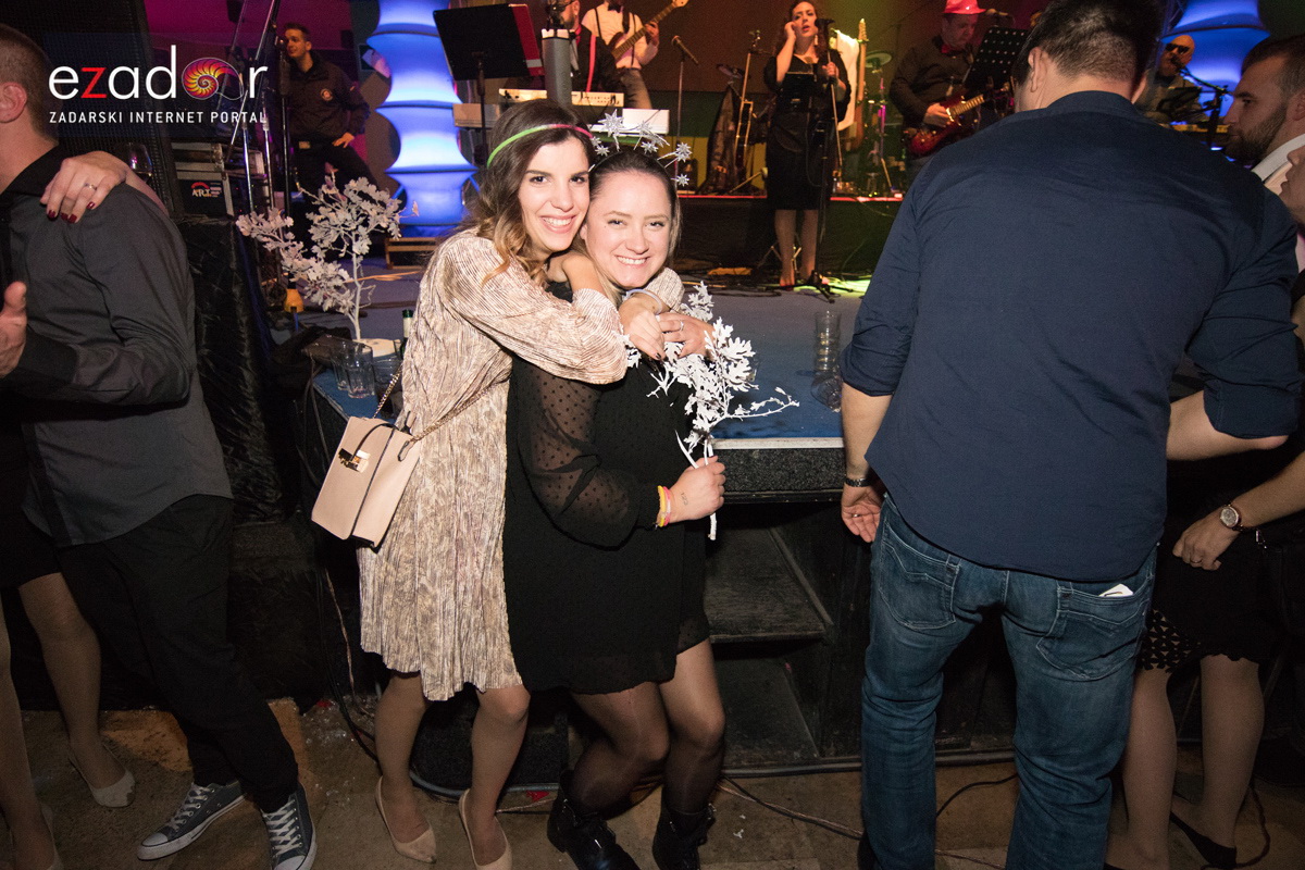 Ludnica u Saturnusu: Najbolji doček u svemiru i šire Ludnica u Saturnusu: Najbolji doček u svemiru i šire