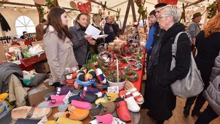 U organizaciji HGK Zupanijske komore Zadar na Trgu pet bunara otvoren je 10. sajam hrane, pica, delikatesnih proizvoda i suvenira Nasi mali gusti. Photo: Dino Stanin/PIXSELL U organizaciji HGK Zupanijske komore Zadar na Trgu pet bunara otvoren je 10. sajam hrane, pica, delikatesnih proizvoda i suvenira Nasi mali gusti. Photo: Dino Stanin/PIXSELL