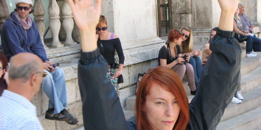 Performans Selme Banich na Narodnom trgu, foto: L. Banić Performans Selme Banich na Narodnom trgu, foto: L. Banić