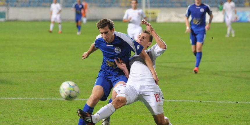 Zadar, 290912Stadion na Stanovima. 10. kolo MAXTv 1. lige. Utakmica izmedju NK Zadar i NK Zagreb.Na fotografiji: detalj s utakmice; Kresimir Trepsic(19)Foto: Luka Gerlanc / CROPIX Zadar, 290912Stadion na Stanovima. 10. kolo MAXTv 1. lige. Utakmica izmedju NK Zadar i NK Zagreb.Na fotografiji: detalj s utakmice; Kresimir Trepsic(19)Foto: Luka Gerlanc / CROPIX