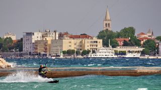 Na krilima juga: surferi i kiteri uživaju na Vitrenjaku