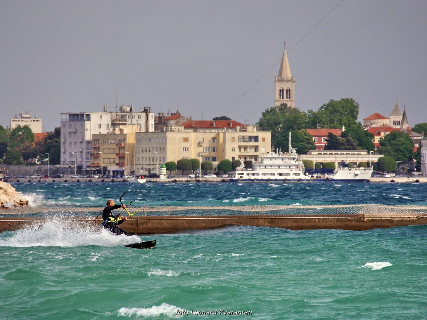 Na krilima juga: surferi i kiteri uživaju na Vitrenjaku