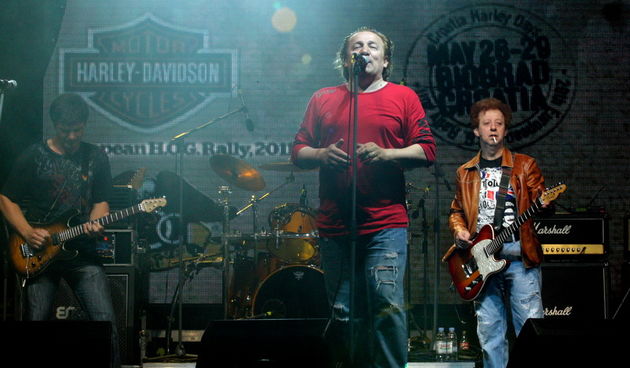 Biograd, 260511. U Biogradu je poceo susret ljubitelja Harley Davidson motora koji se odrzava izmedju 26. i 29. svibnja.Na slici: nastup grupe Prljavo kazaliste.Foto: Vladimir Ivanov / CROPIX