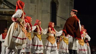 Nastup ansambla Lado ispred crkve sv. Marije ; foto Iva Perinčić Nastup ansambla Lado ispred crkve sv. Marije ; foto Iva Perinčić