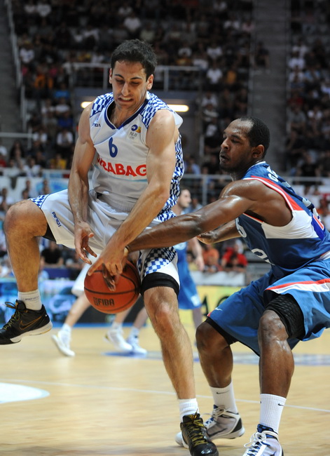 Zadar, 010610.
Dvorana Kresimir Cosic u Zadru. Druga finalna utakmica kosarkaskog prvenstva Hrvatske odigrana izmedju KK Zadar i KK Cibona.
Na slici: Stipcevic i Gordon u borbi za loptu.
Foto: Andrija Lucic / CROPIX Zadar, 010610.
Dvorana Kresimir Cosic u Zadru. Druga finalna utakmica kosarkaskog prvenstva Hrvatske odigrana izmedju KK Zadar i KK Cibona.
Na slici: Stipcevic i Gordon u borbi za loptu.
Foto: Andrija Lucic / CROPIX