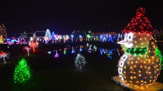 Božićna priča obitelji Salaj s rekordnih 1,88 milijuna lampica. Foto: Damir Špehar/PIXSELL