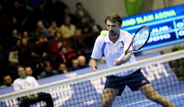 Vukovar, 131111. 
Sportska dvorana, Borovo naselje.
Tenisaci Marin Cilic, Ivan Dodig, Ivan Ljubicic i Goran Ivanisevic na humanitarno – sportskoj manifestaciji Grand slam Asova. 
Na slici: Goran Ivanisevic.
Foto: Dorian Horvat / CROPIX