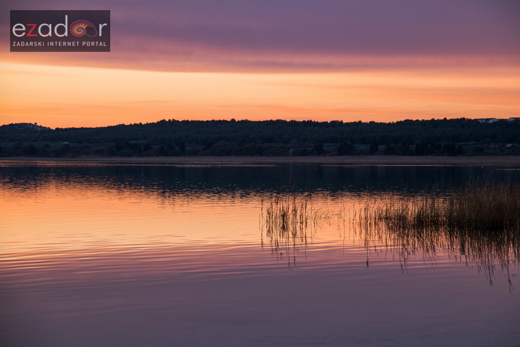 Zlatna nedjeljna zora na Vranskom jezeru