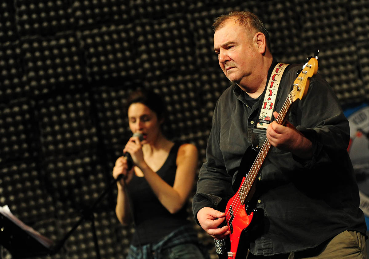 Zadar, 13.3.2014. snimio: Nenad Marčev 
Borivoj Radaković 
GRUPA 
redatelj: Mario Kovač 
igraju: Sreten Mokrović, Ranko Zidarić, 
Ivica Zadro i Iva Visković 
Kazalište KNAP (Kazalište na Peščenici) 
Dvorana HNK Zadar