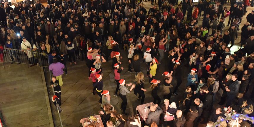 Advent u Zadru: Vesela adventska nedjelja u znaku klizanja i zumba dancea Advent u Zadru: Vesela adventska nedjelja u znaku klizanja i zumba dancea