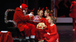 Plesna udruga Gesta: Ima li spasa za Djeda Mraza, Foto: Zeljko Karavida