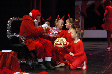 Plesna udruga Gesta: Ima li spasa za Djeda Mraza, Foto: Zeljko Karavida