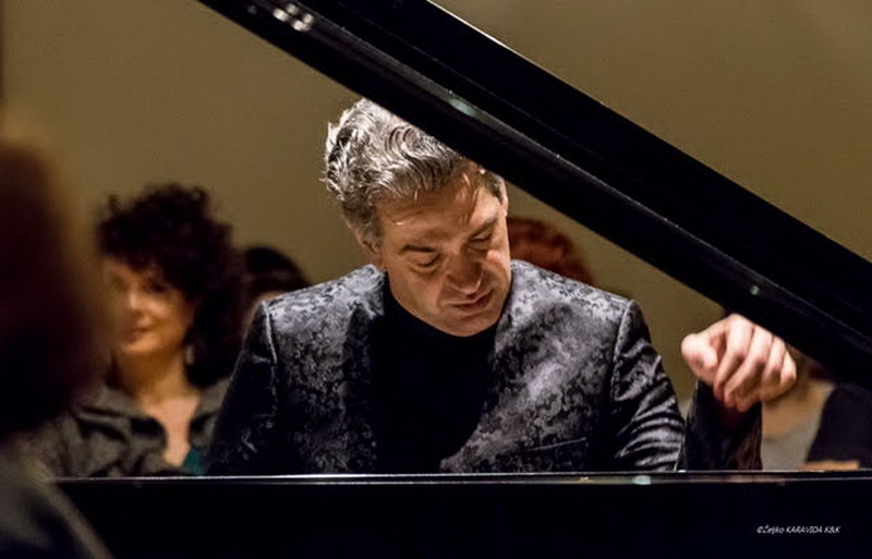 LOvro Pogorelić: “Kavalir za klavirom” u Svečanoj dvorani Sveučilišta u Zadru LOvro Pogorelić: “Kavalir za klavirom” u Svečanoj dvorani Sveučilišta u Zadru