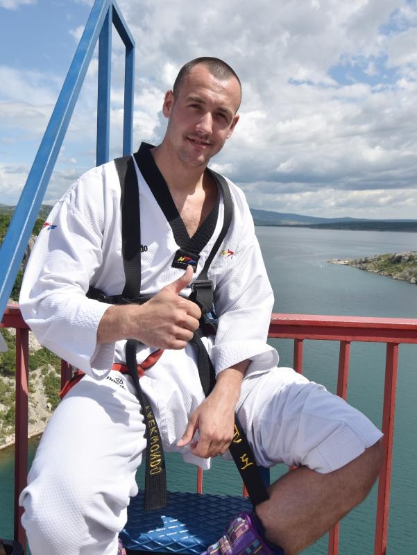 Otvorena sezona bungee jumpinga sa starog Masleničkog mosta. Photo: Hrvoje Jelavić/PIXSELL Otvorena sezona bungee jumpinga sa starog Masleničkog mosta. Photo: Hrvoje Jelavić/PIXSELL