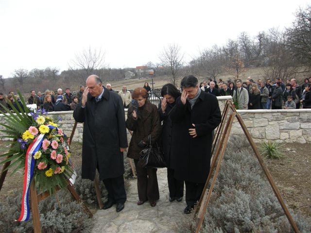 Polaganje vijenaca u spomen na žrtve Medviđe Polaganje vijenaca u spomen na žrtve Medviđe