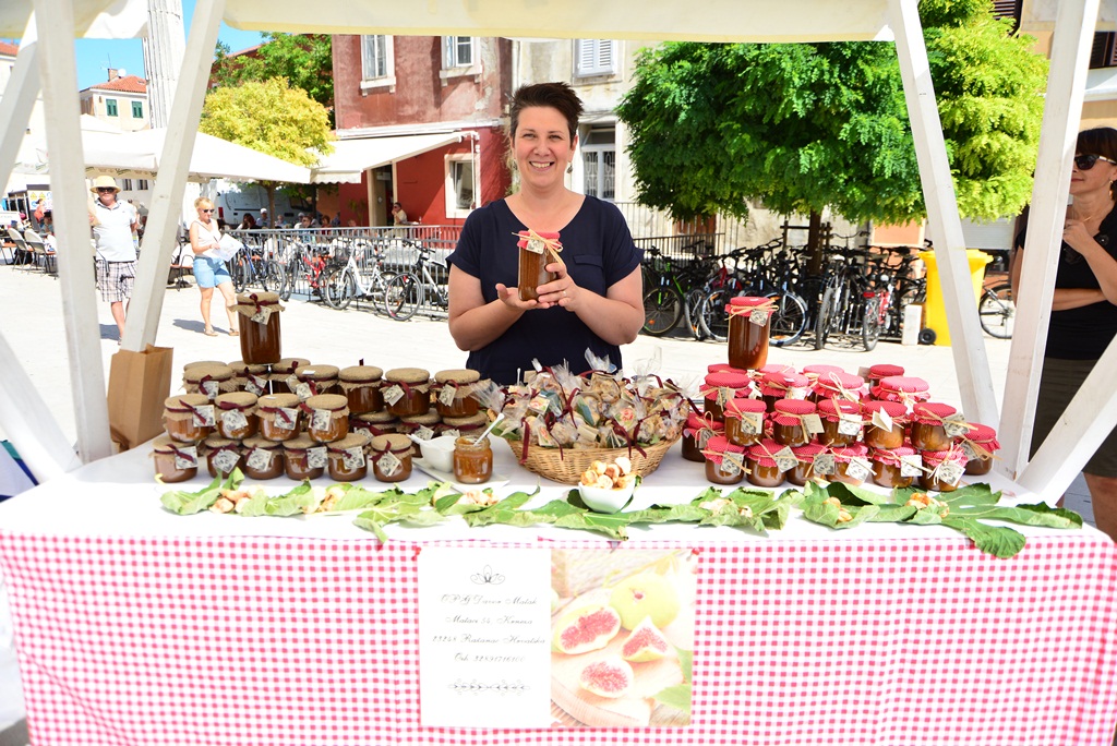 9. Festival smokava: Sajam na Trgu pet bunara