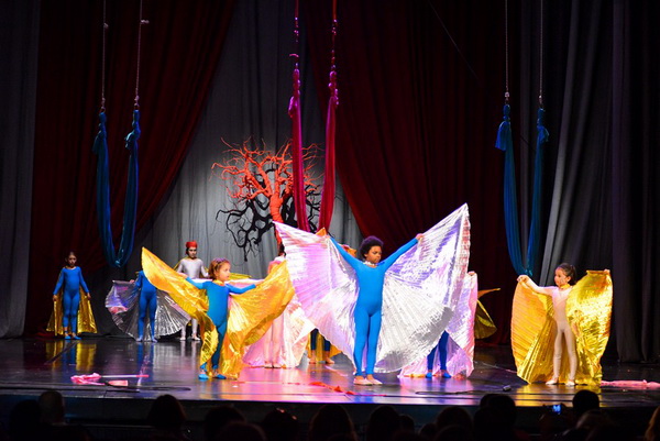 Circo Art u HNK Zadar izveo predstavu “Povratak u prirodu”