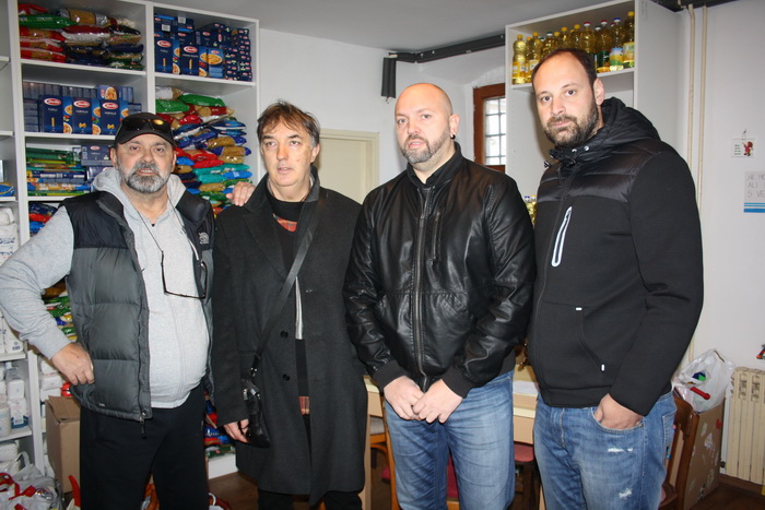 Zadarski sportaši i sportski novinari velikog srca napunili Socijalnu samoposlugu Zadarski sportaši i sportski novinari velikog srca napunili Socijalnu samoposlugu