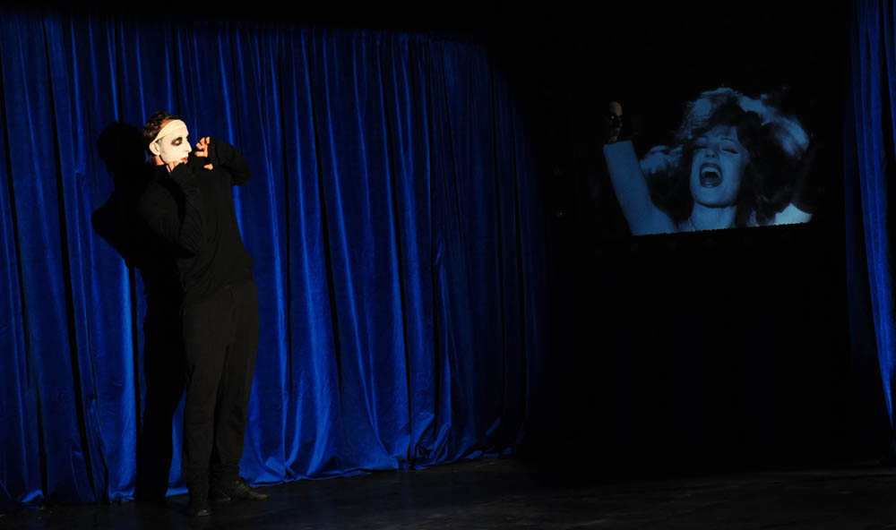 17. Zadarsko kazališno ljeto: Multimedijalni performans “Diva”, Edvin Liverić, foto: N. Marčev 17. Zadarsko kazališno ljeto: Multimedijalni performans “Diva”, Edvin Liverić, foto: N. Marčev