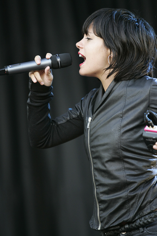 Zagreb, 240609.
Prva vecer T-mobile IN Music Festivala koji se odrzava na Jarunu na dvije pozornice. Kao zvijezde prve veceri najavljeni su Lilly Allen, Kraftwerk, Franz Ferdinand na T-mobile stageu i Rokia Traore na Nokia stageu.  
Na slici: Lilly Allen.