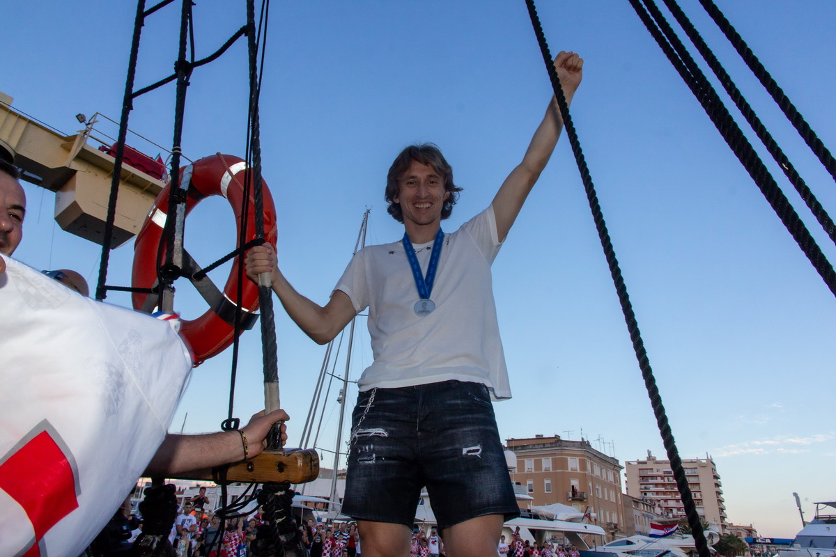 Veličanstven doček četvorice zadarskih Vatrenih od Gradskog mosta do Foruma