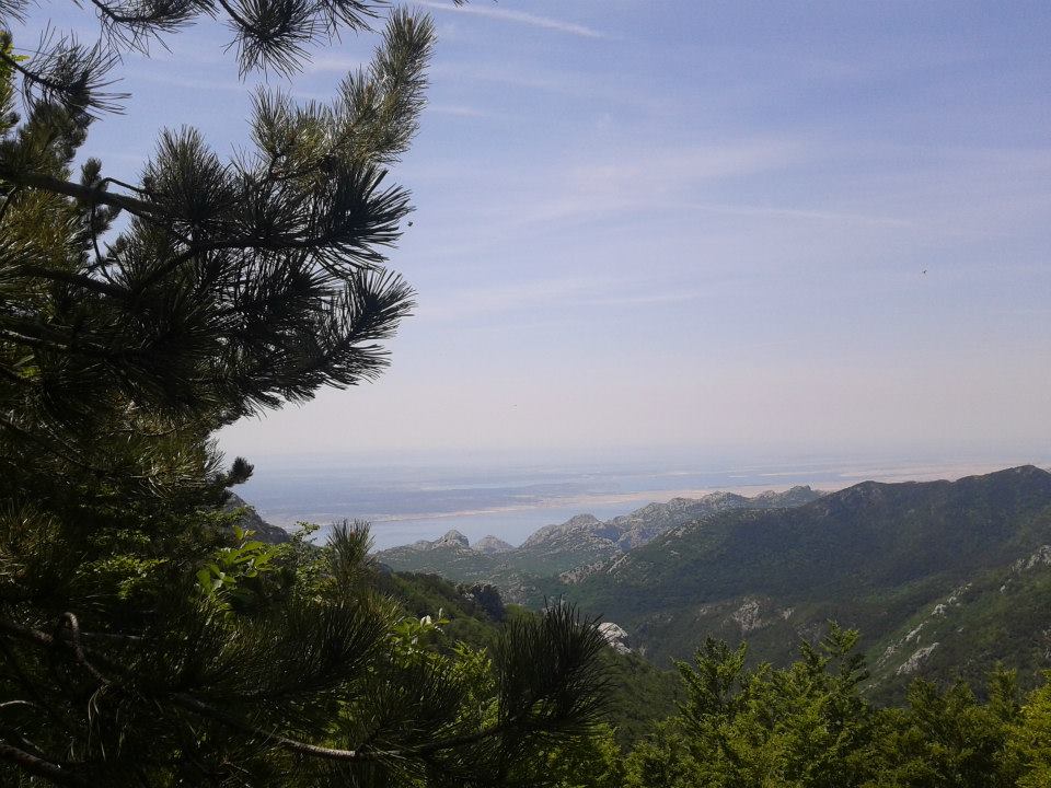 Obnova skloništa na Vlaškom gradu, foto: PD Paklenica Obnova skloništa na Vlaškom gradu, foto: PD Paklenica